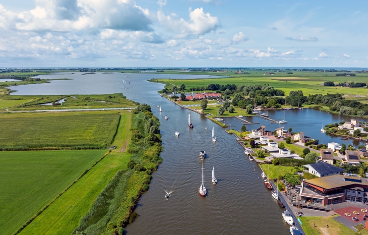 Shutterstock 2731315223